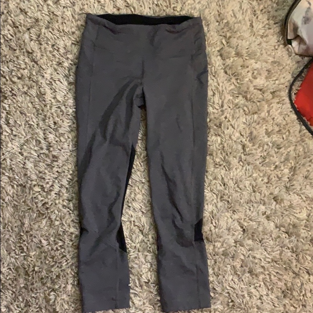 Grey/black cropped lululemon leggings